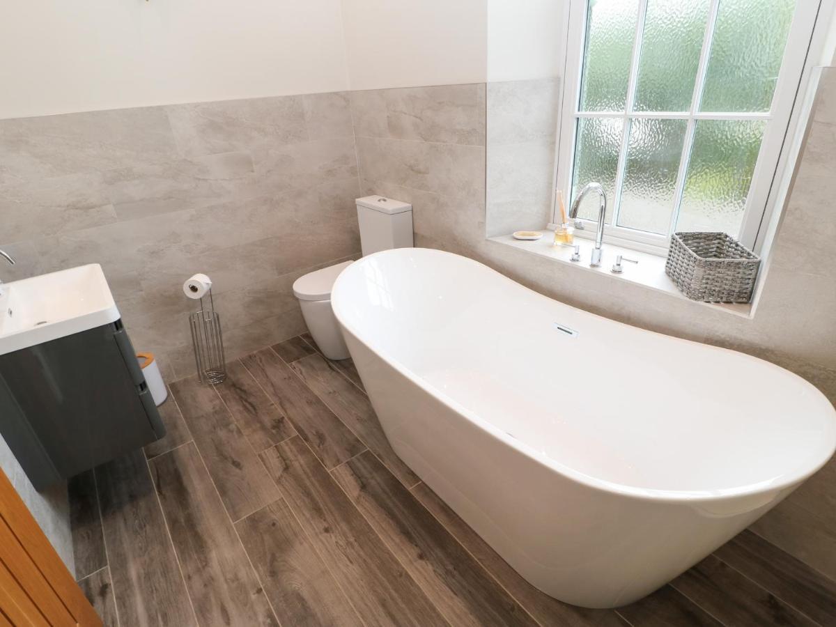 1 Claire House Way Holiday home *